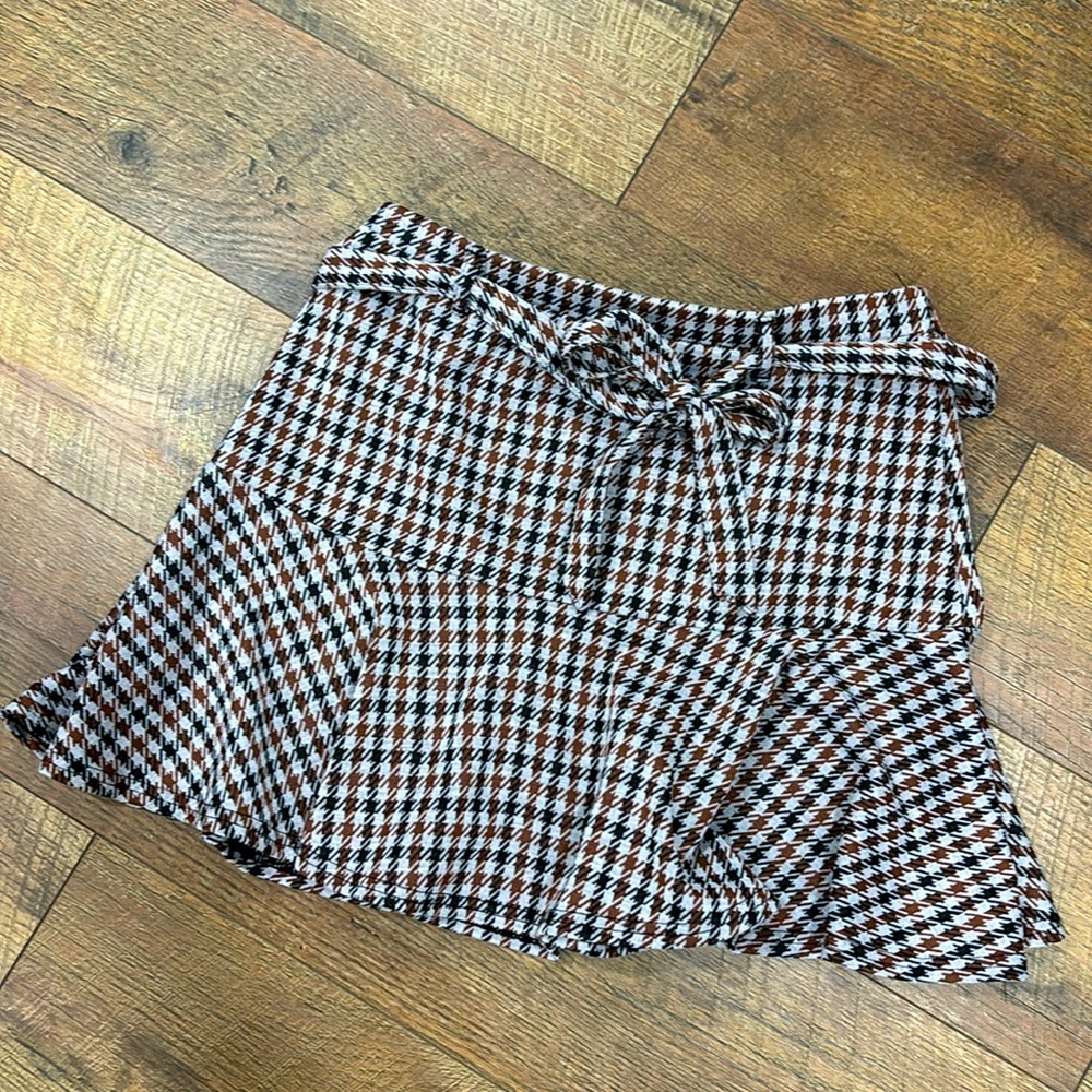 Houndstooth Pull On Skirt - Medium